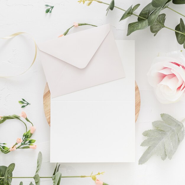 Mise à plat de l'invitation de mariage avec espace copie