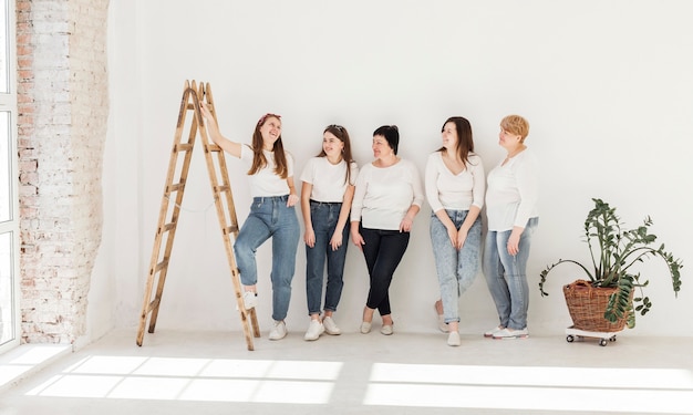 Mode de vie communautaire des femmes et escaliers