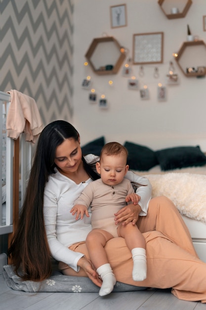 Photo gratuite mode de vie de la femme en train de devenir mère