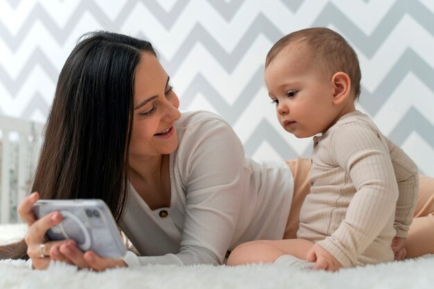 Mode de vie de la femme en train de devenir mère