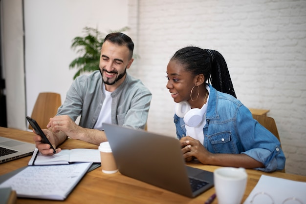 Mode de vie des personnes au bureau