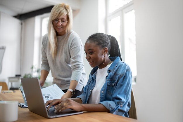 Mode de vie des personnes au bureau