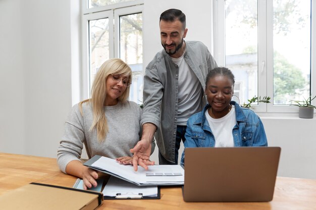 Mode de vie des personnes au bureau