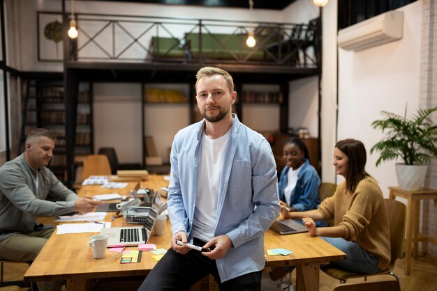 Mode de vie des personnes au bureau