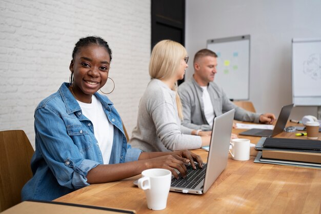 Mode de vie des personnes au bureau