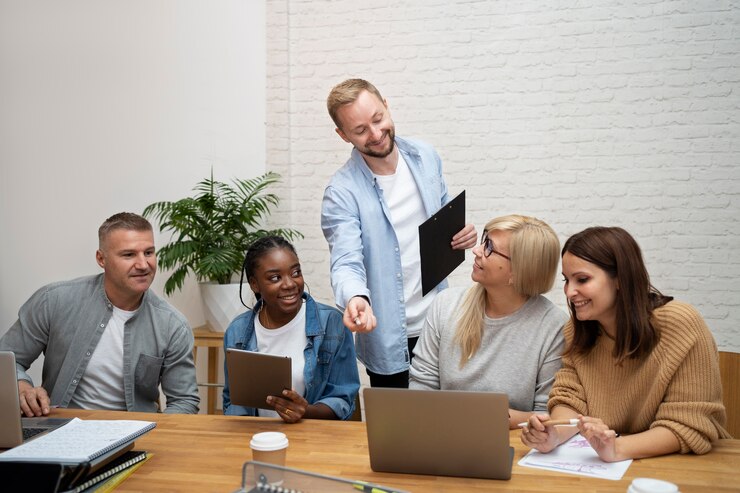 Photo gratuit mode de vie des personnes au bureau