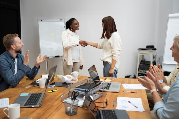 Mode de vie des personnes au bureau