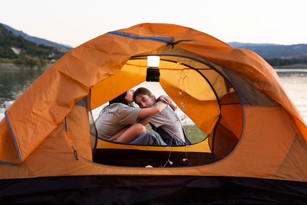 Photo gratuite mode de vie des personnes vivant en camping