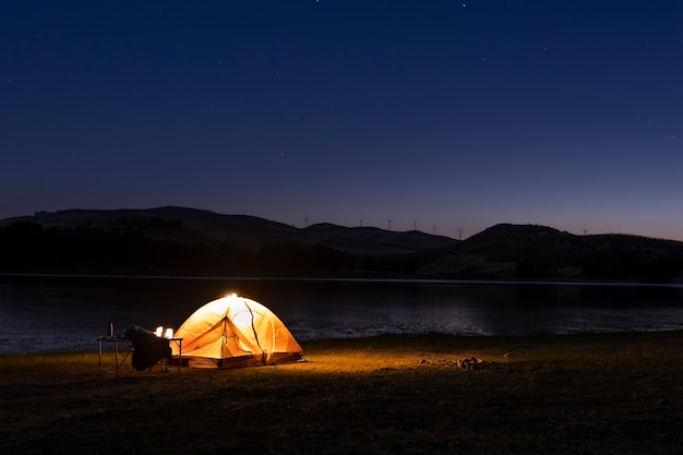 Photo gratuite mode de vie des personnes vivant en camping