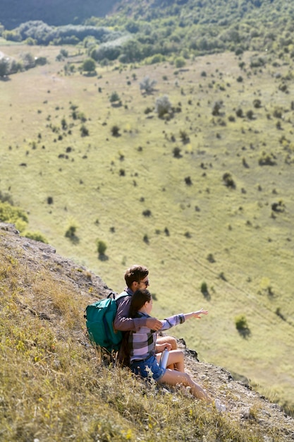 Photo gratuite mode de vie des personnes voyageant et campant