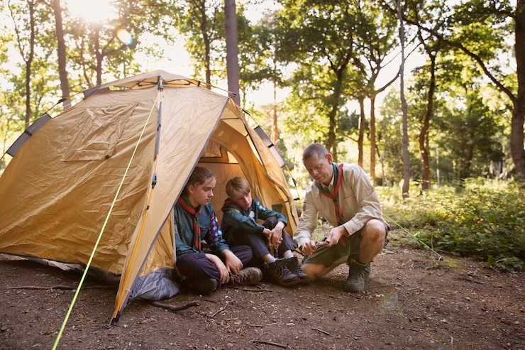 Photo gratuit mode de vie des scouts dans les bois