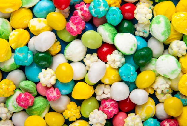 Modèle de bonbons sucrés colorés vue de dessus