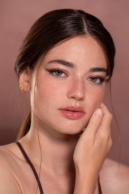 Modèle féminin avec maquillage naturel