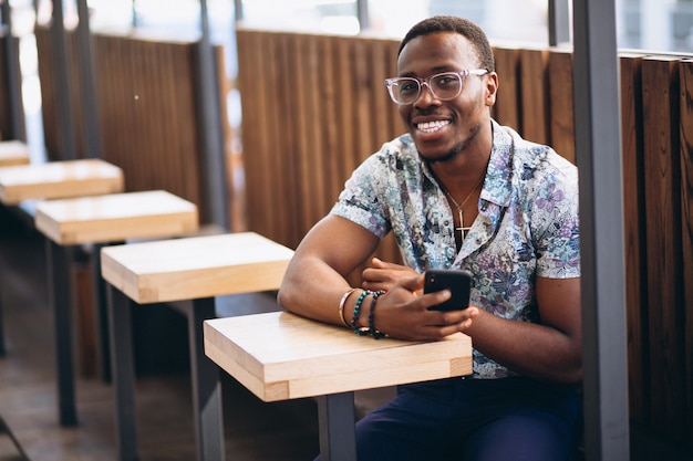 Modèle de l&#39;homme afro-américain à l&#39;extérieur