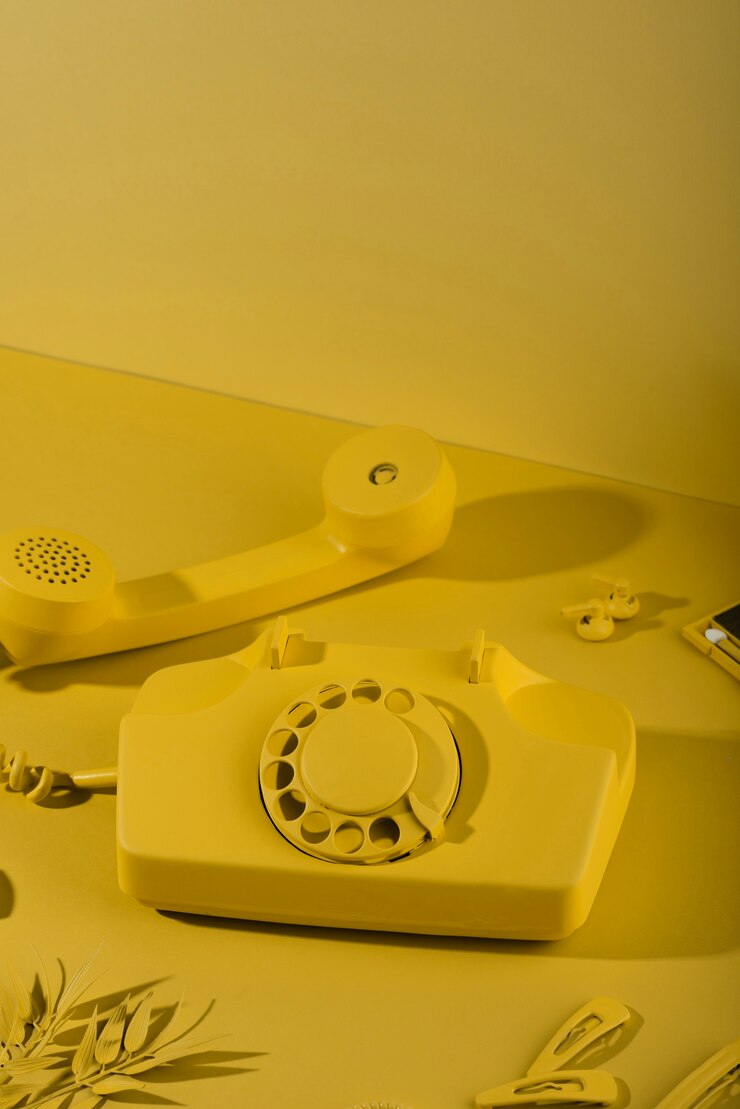 Photo gratuit modèle jaune disposé en kit de carrière