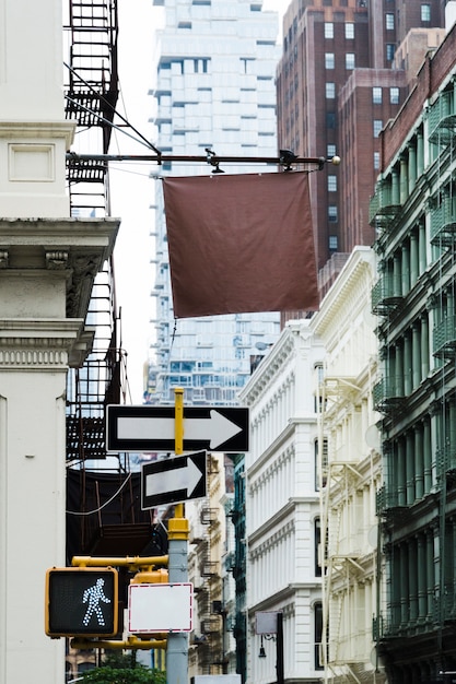 Modèle de panneau d&#39;affichage en milieu urbain