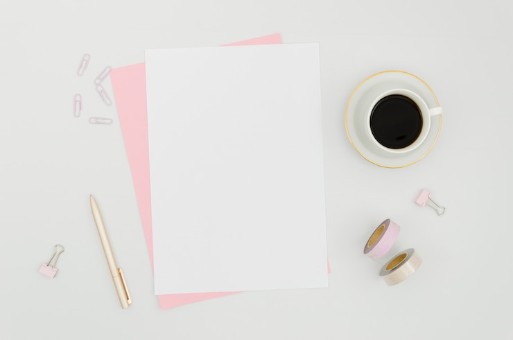 Photo gratuit modèle de papier à couche plate sur l'espace de travail