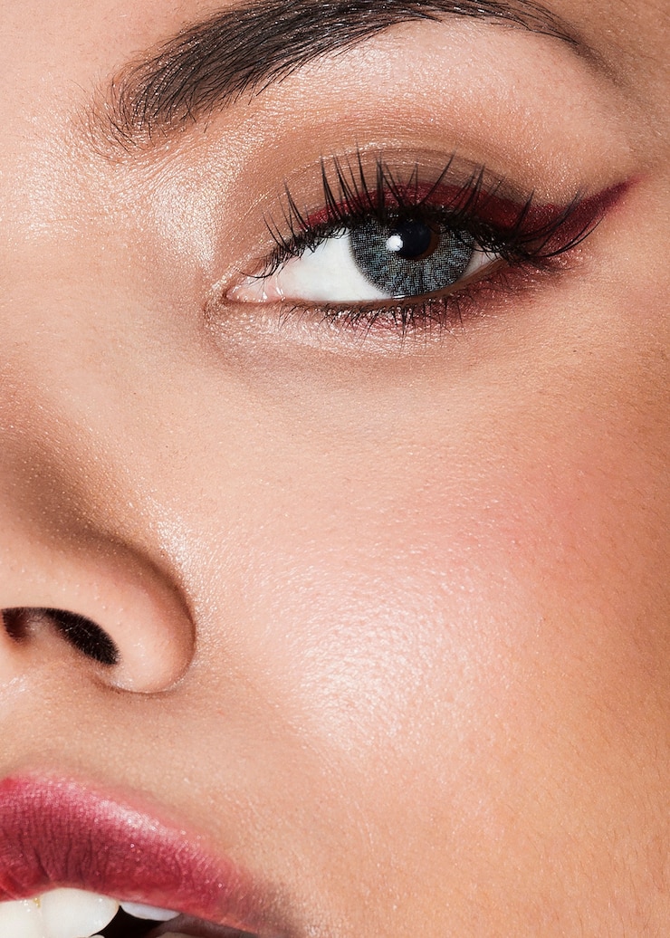 Photo gratuit modèle de plan rapproché extrême portant un maquillage élégant