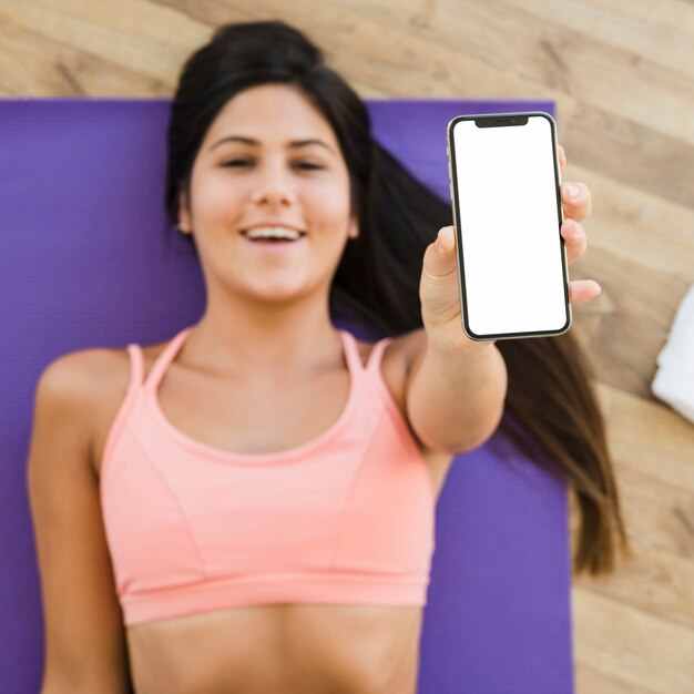 Modèle de smartphone avec concept d&#39;yoga