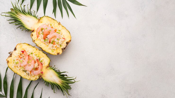 Photo gratuit moitiés d'ananas avec copie espace vue de dessus