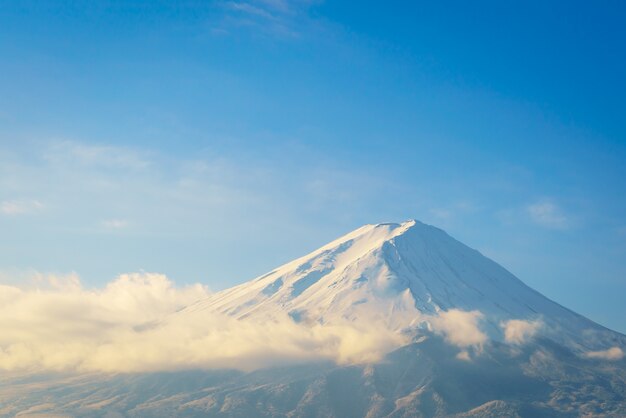 Montagne Fuji avec le ciel bleu, le Japon