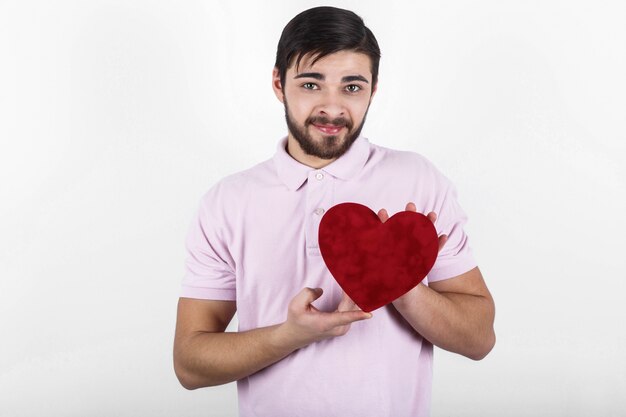 montrant symbole cassé jeune sourire