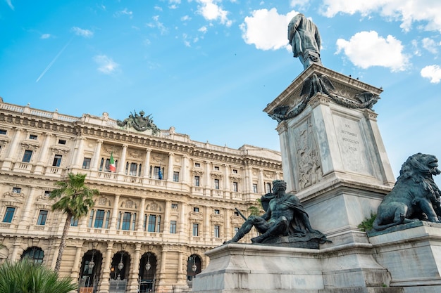 Monument à Camillo Benso à Rome Italie