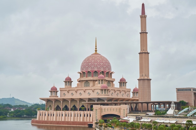 Photo gratuite monument musulman en plein air voyage rouge