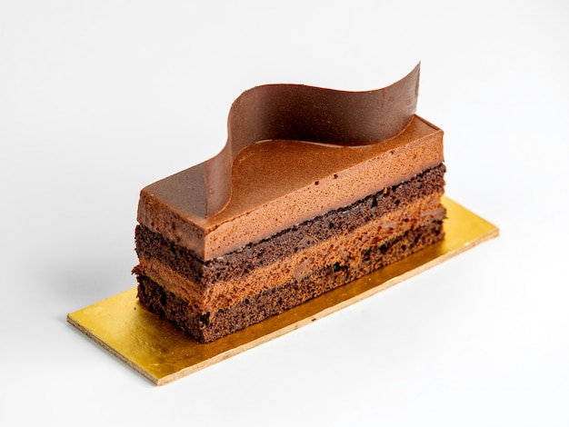 Morceau de gâteau au caramel et chocolat
