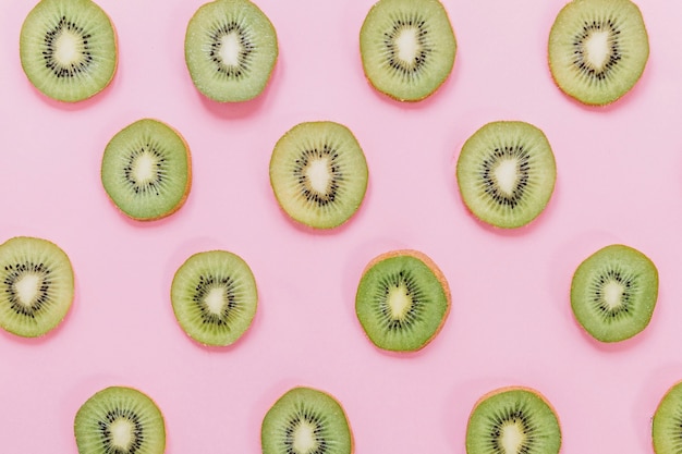 Morceaux de kiwi frais