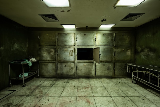 Photo gratuite morgue abandonnée à l'hôpital psychiatrique