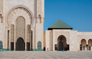 Photo gratuite mosquée blanche à casablanca, maroc