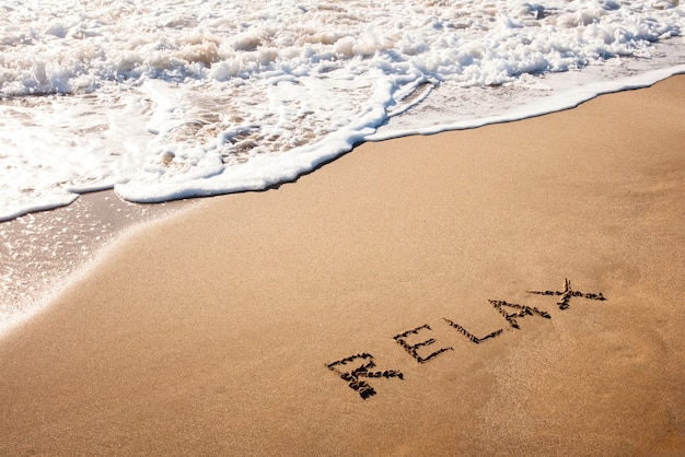 Photo gratuite des mots dans le sable sur l'été