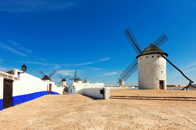 Moulins à vent à Campo de Criptana. Espagne