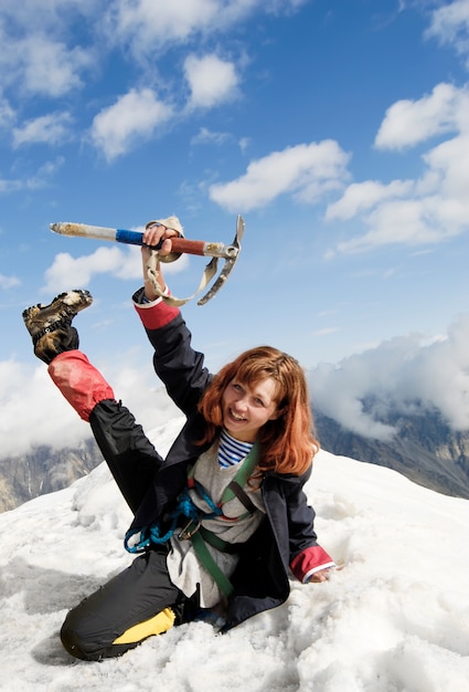 Photo gratuite mountaineer à cheveux roux