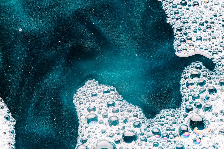 Photo gratuit mousse et peinture azur sur l&#39;eau