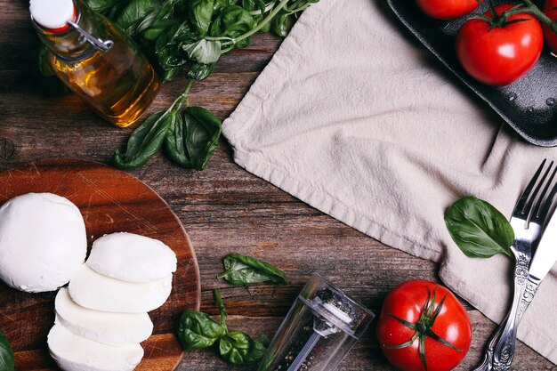 Photo gratuite mozzarella sur la table