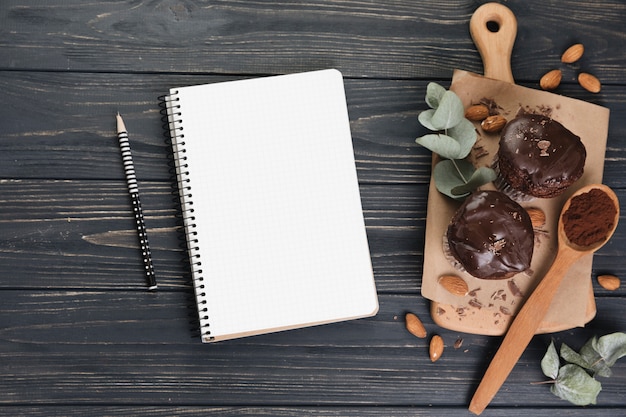 Muffins au chocolat avec cahier