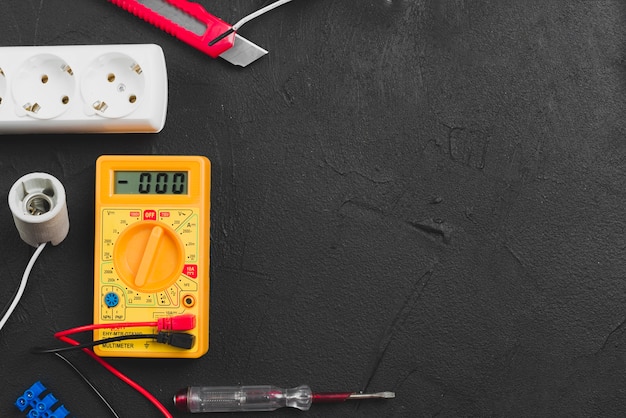 Multimètre et outils électriques