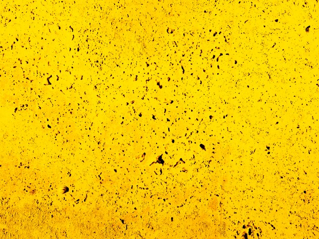 Mur jaune patiné texturé