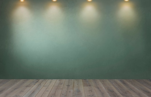 Mur vert avec une rangée de projecteurs dans une pièce vide