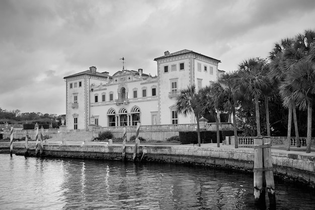 Musée de Miami Vizcaya au bord de l'eau