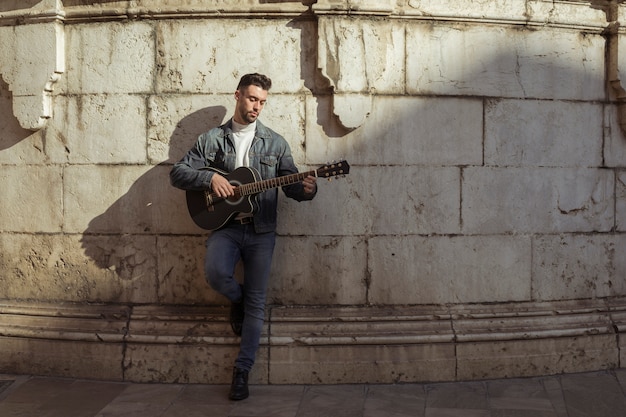 Musique de guitare en extérieur