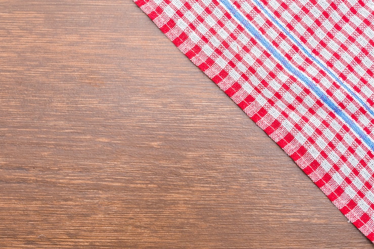 Photo gratuit nappe sur fond en bois