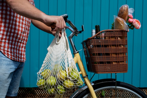 Nature morte au panier de vélo