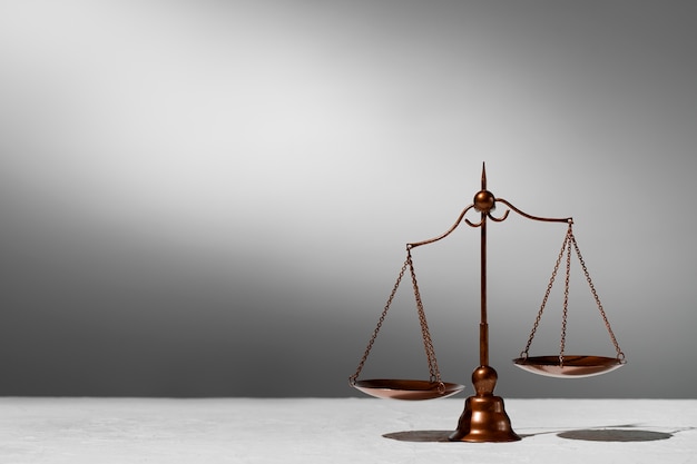 Nature morte à la balance de la justice