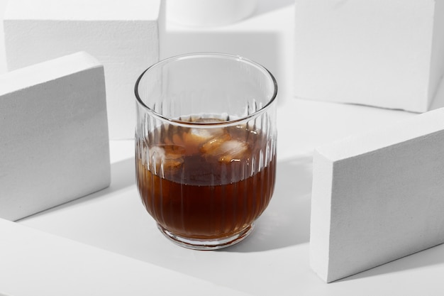 La nature morte des coupes en verre