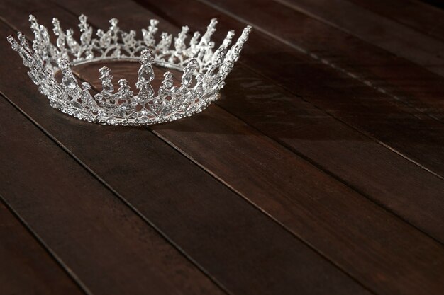 La nature morte de la couronne du souverain