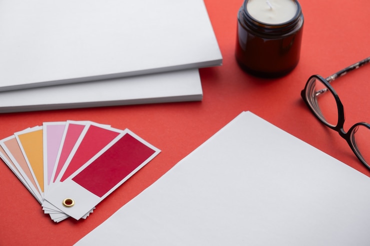 Photo gratuit nature morte du bureau de conception graphique