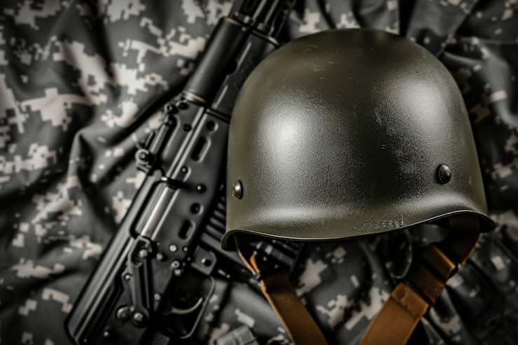 Photo gratuit la nature morte du casque du soldat